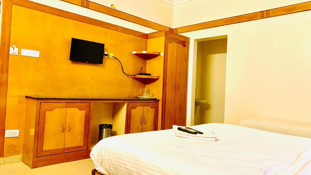 Half Moon Palace Chennai Eksteriør billede